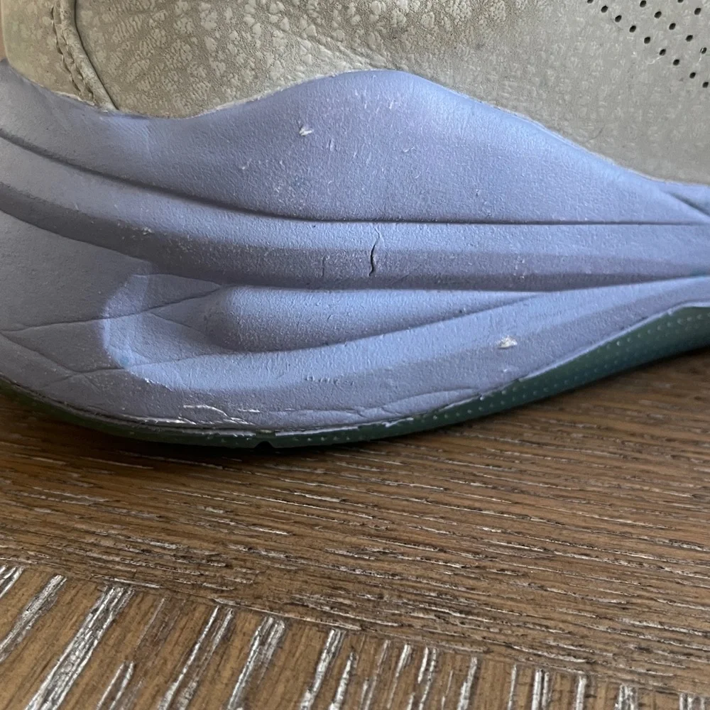 Clove Women's Light Gray‎ and Lavender Nursing Shoes Size 7.5